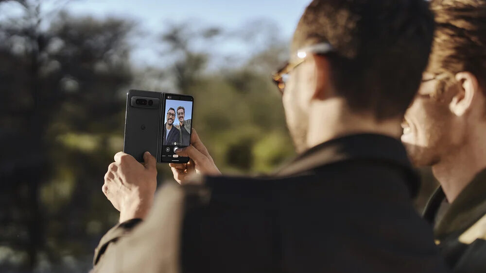 Selfie com câmera traseira no Pixel Fold 