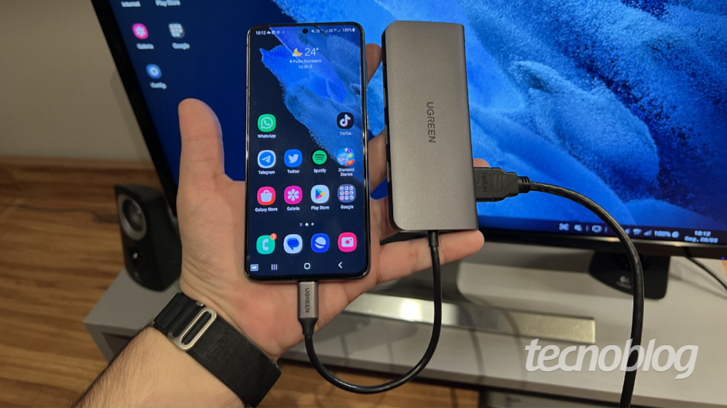 Android smartphone with a USB-C hub connected to an external display via HDMI