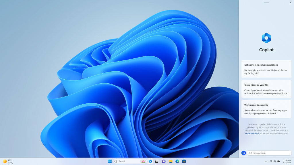 Tela do Windows 11 com o Copilot na barra lateral direita