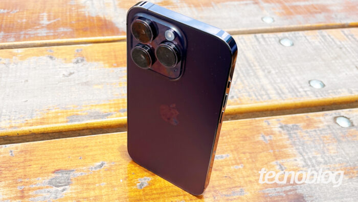 O iPhone 14 Pro tem sensor-shift nas câmera principal e telefoto (imagem: Emerson Alecrim/Tecnoblog)