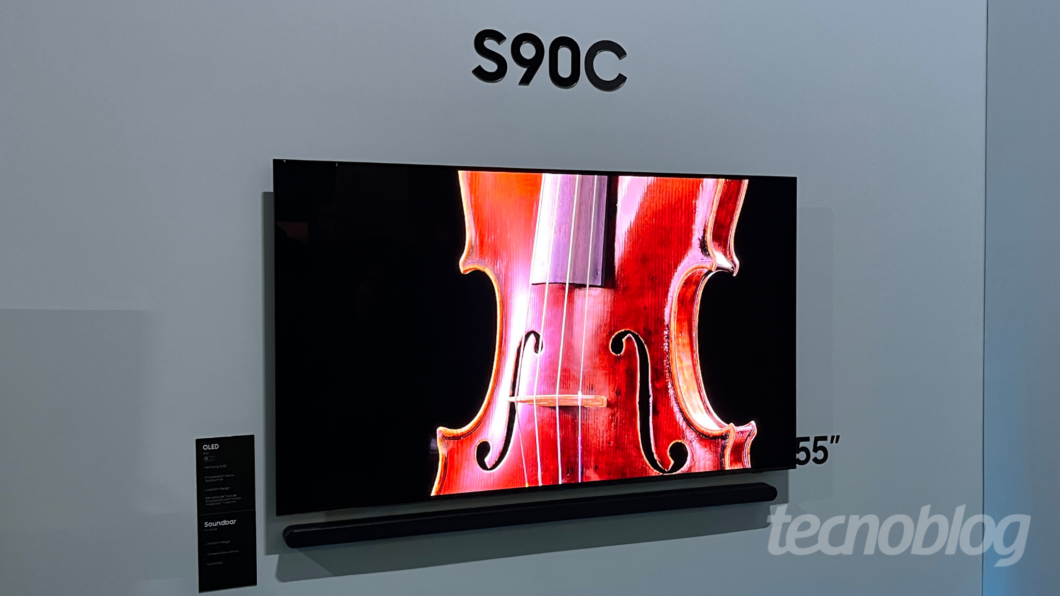 Samsung S90C, a primeira TV OLED da marca no Brasil (Imagem: Giovanni Santa Rosa/Tecnoblog)