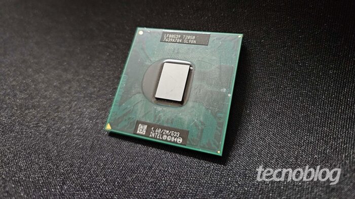 O Intel Core Duo T2050 é uma CPU de 32 bits (imagem: Everton Favretto/Tecnoblog)