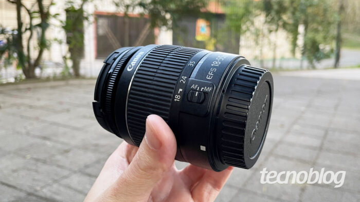 Botão de foco automático e manual em lente Canon (imagem: Emerson Alecrim/Tecnoblog)