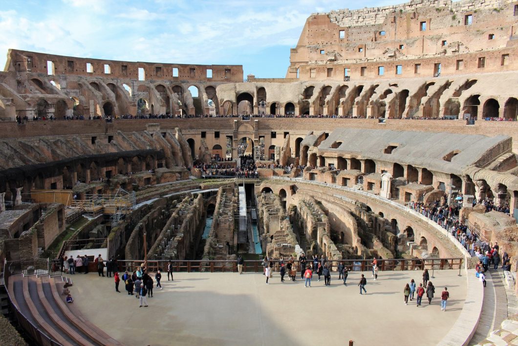 Coliseu está passando por restauração para ampliar plataforma do público, mas governo italiano descartou a ideia da luta no local (Imagem: Guy Percival/PublicDomainPhotos)