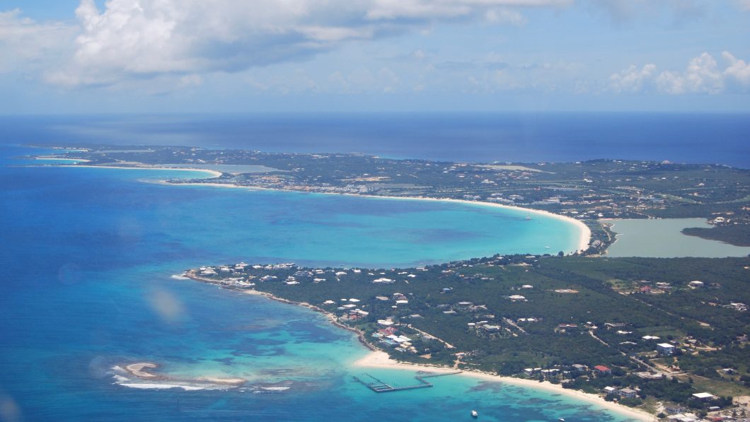 Vista aérea das praias da ilha de Anguila