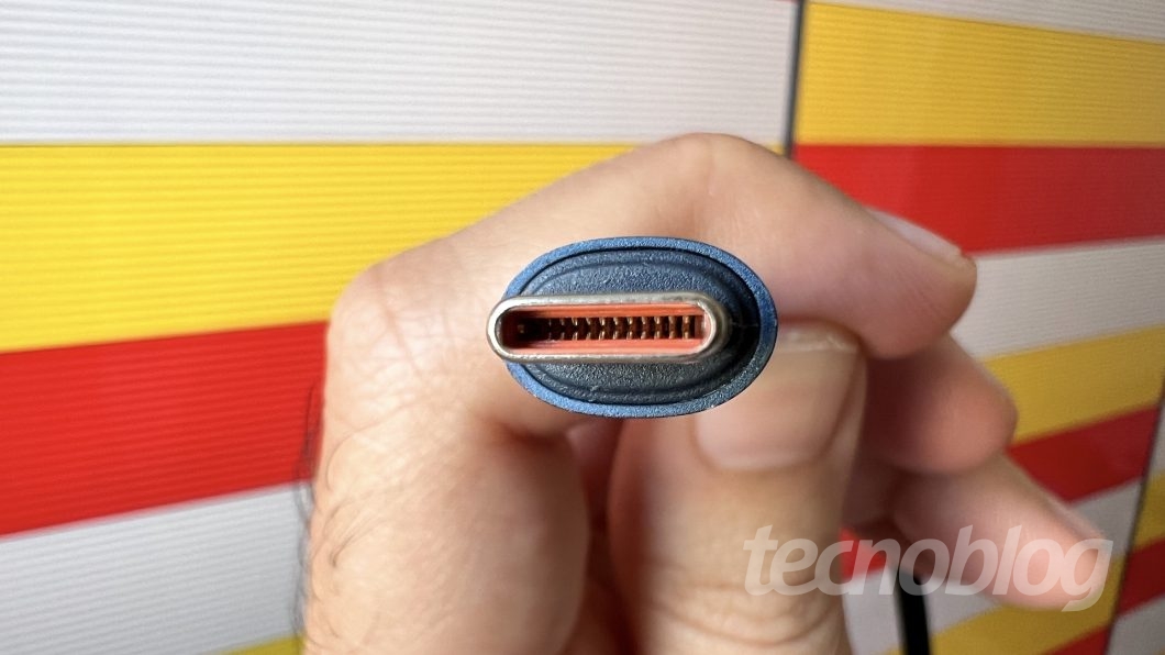 Detalhe de um cabo USB-C (Imagem: Paulo Higa/Tecnoblog)