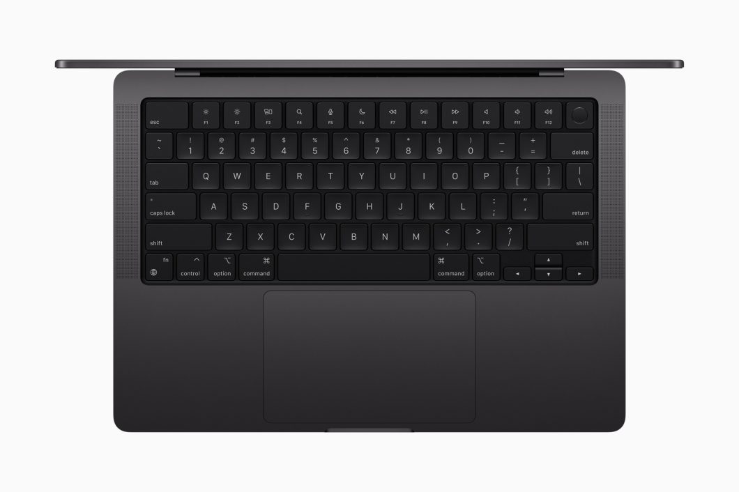 Teclado do MacBook Pro 2023 na cor Space Black (Imagem: Divulgação/Apple)