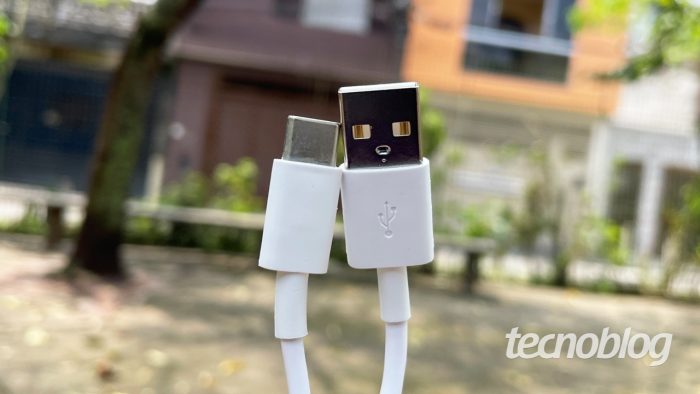 Cabos USB-C e USB-A (imagem: Emerson Alecrim/Tecnoblog)