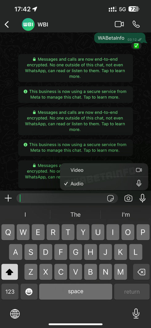 Novo menu para escolher entre mensagens de áudio ou vídeo nas conversas (Imagem: Reprodução/WABetaInfo)