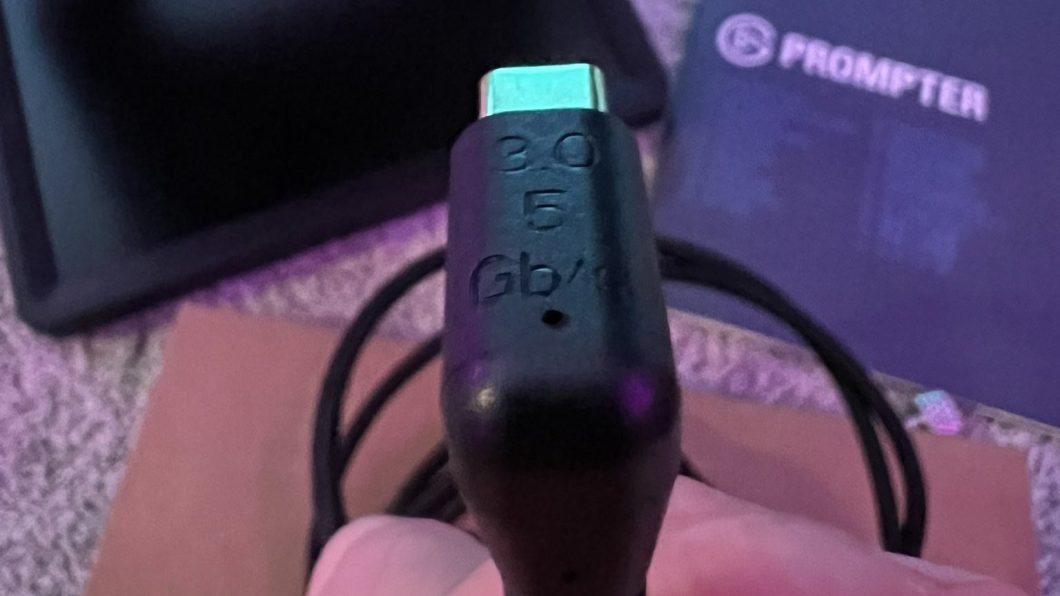 Cabo USB-C da Elgato traz dados de especificações no conector