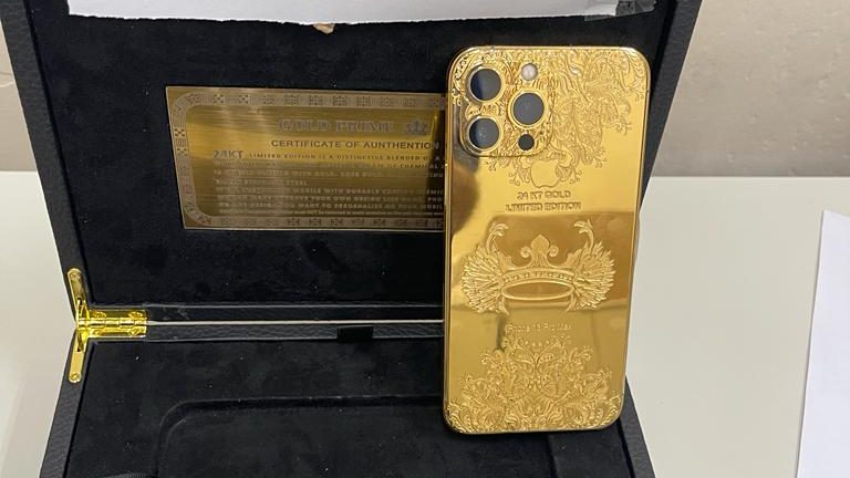 iPhone 13 Pro Max banhado a ouro está disponível em leilão da Receita Federal