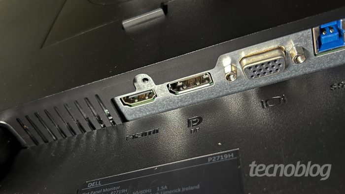 Portas HDMI e DisplayPort em um monitor Dell (imagem: Emerson Alecrim/Tecnoblog)