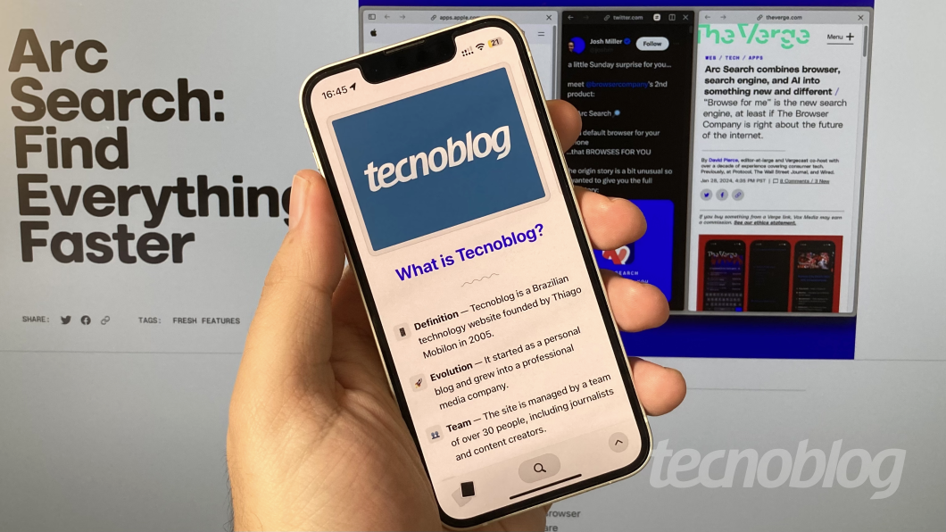 Celular com Arc Search mostrando resultado de busca por "O que é Tecnoblog"