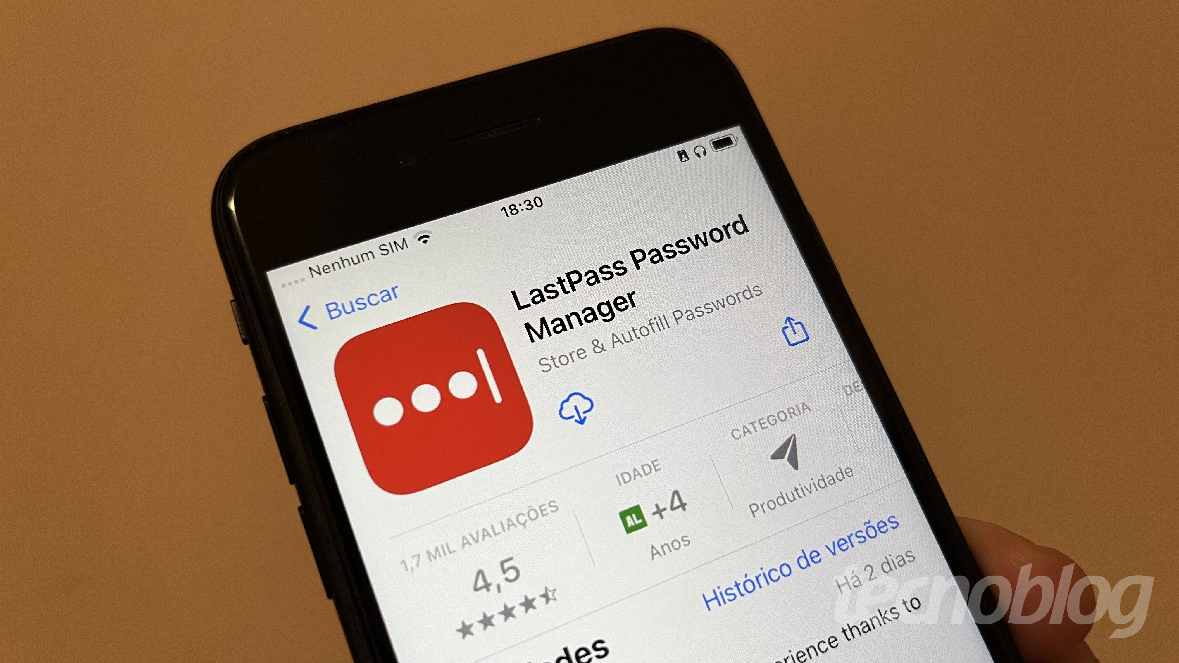 Foto de iPhone com o LastPass na App Store