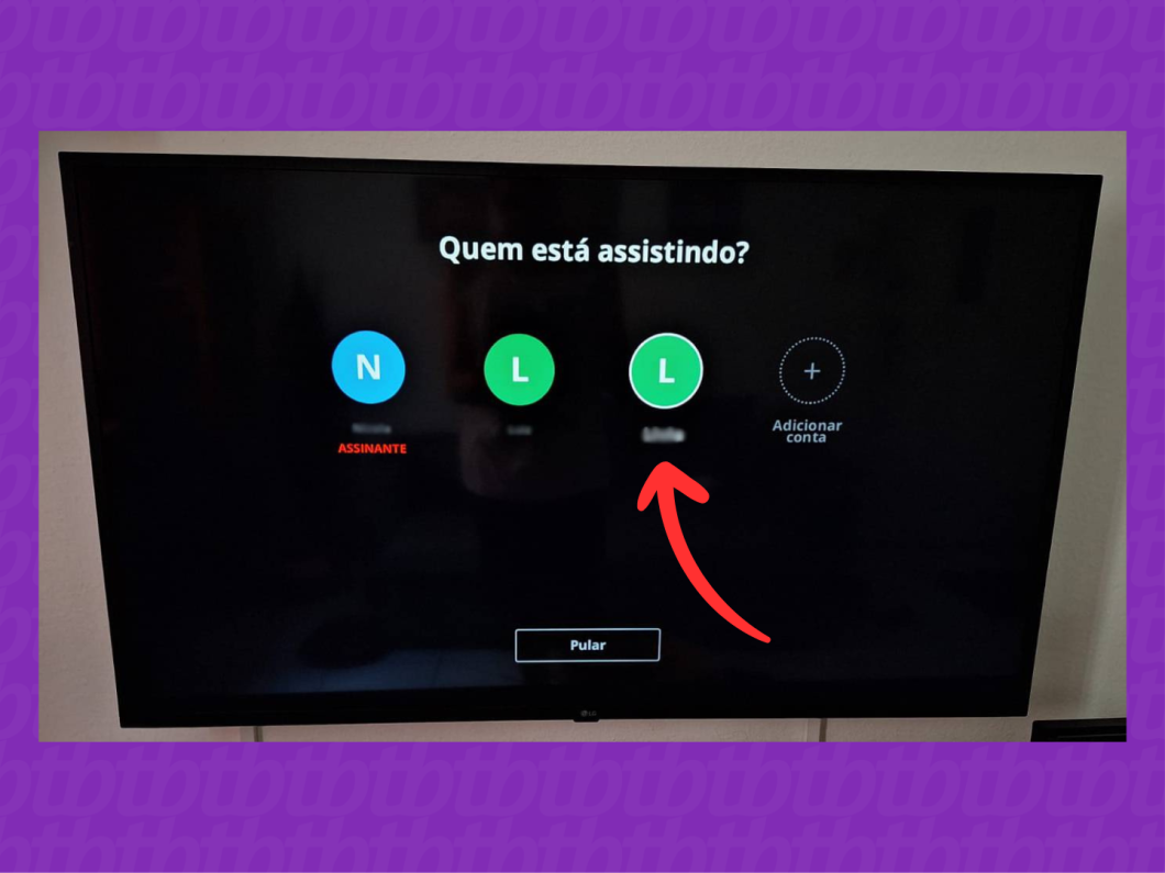 Foto da tela de uma smart tv conectada ao Globoplay mostrando como acessar um perfil de usuário