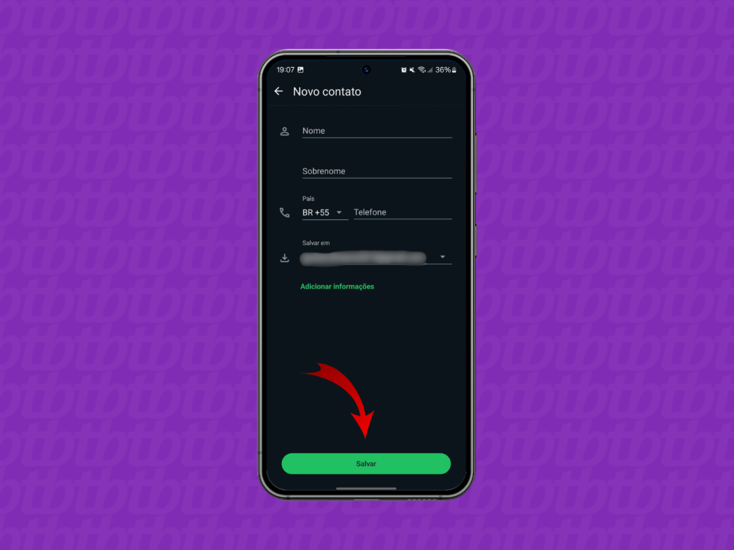 Captura de tela mostra janela para adicionar novo contato no WhatsApp para Android com seta vermelha indicando o botão "Salvar"
