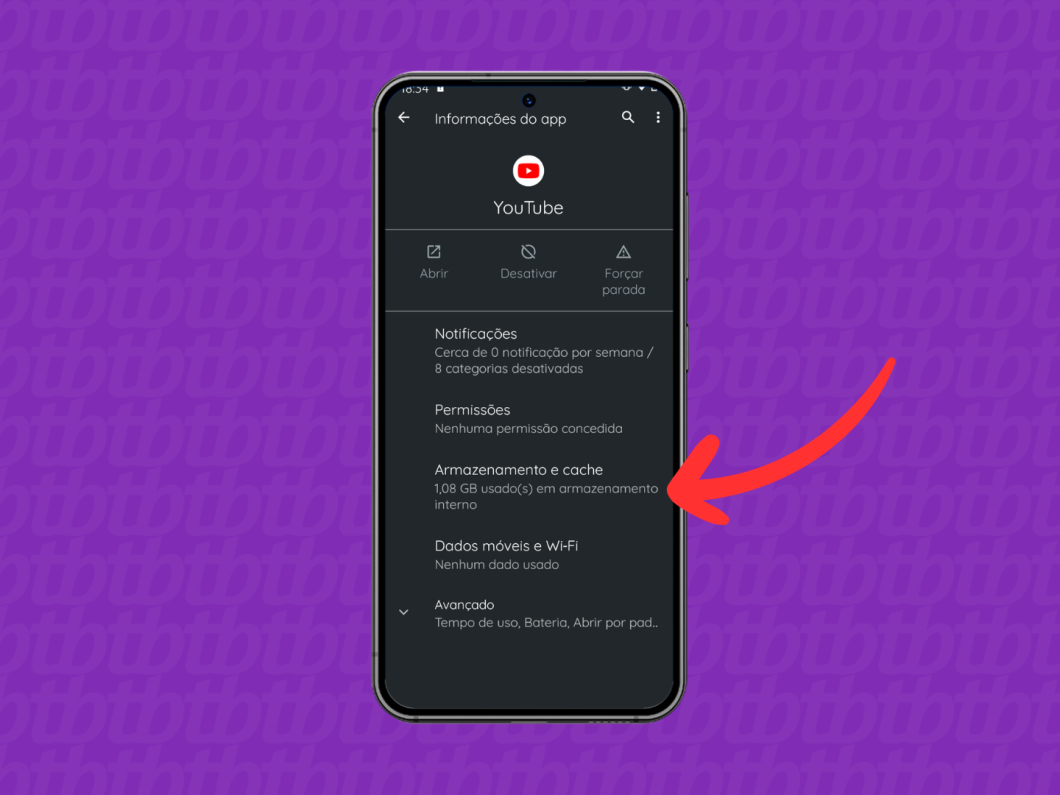 Captura de tela do celular Motorola mostra como acessar a opção "Armazenamento e cache" de um app
