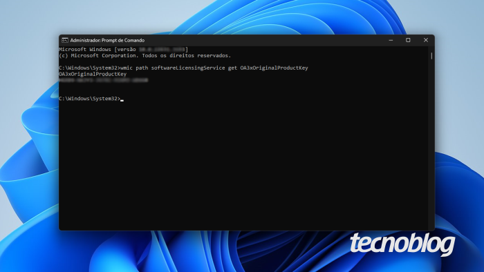Captura de tela do Windows 11 mostra a tela do Prompt de Comando exibindo as informações da chave de ativação do sistema operacional
