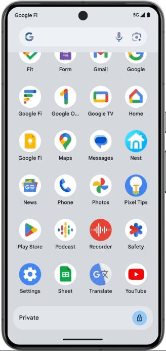 Demonstração do espaço privado do Android 15: o usuário toca na parte de baixo da gaveta de aplicativos, desbloqueia o celular com a digital e tem acesso aos apps escondidos