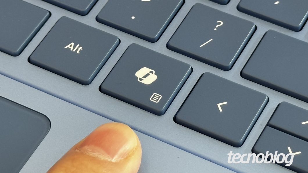 Tecla no Surface Laptop aciona a IA do Copilot (Foto: Thássius Veloso/Tecnoblog)