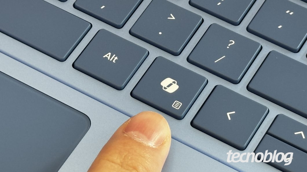 Tecla no Surface Laptop aciona a IA do Copilot (Foto: Thássius Veloso/Tecnoblog)