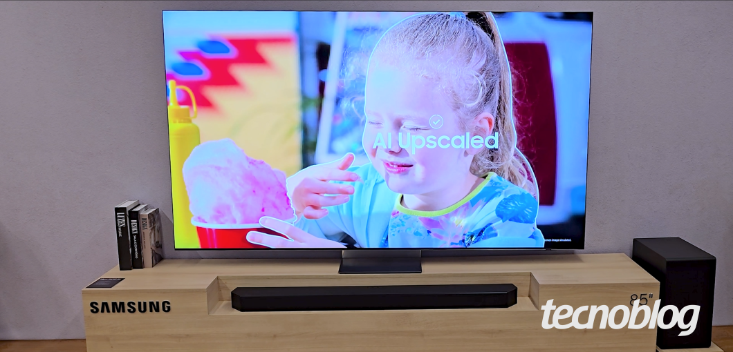 Foto de uma TV Samsung QLED AI TV de 85 polegadas