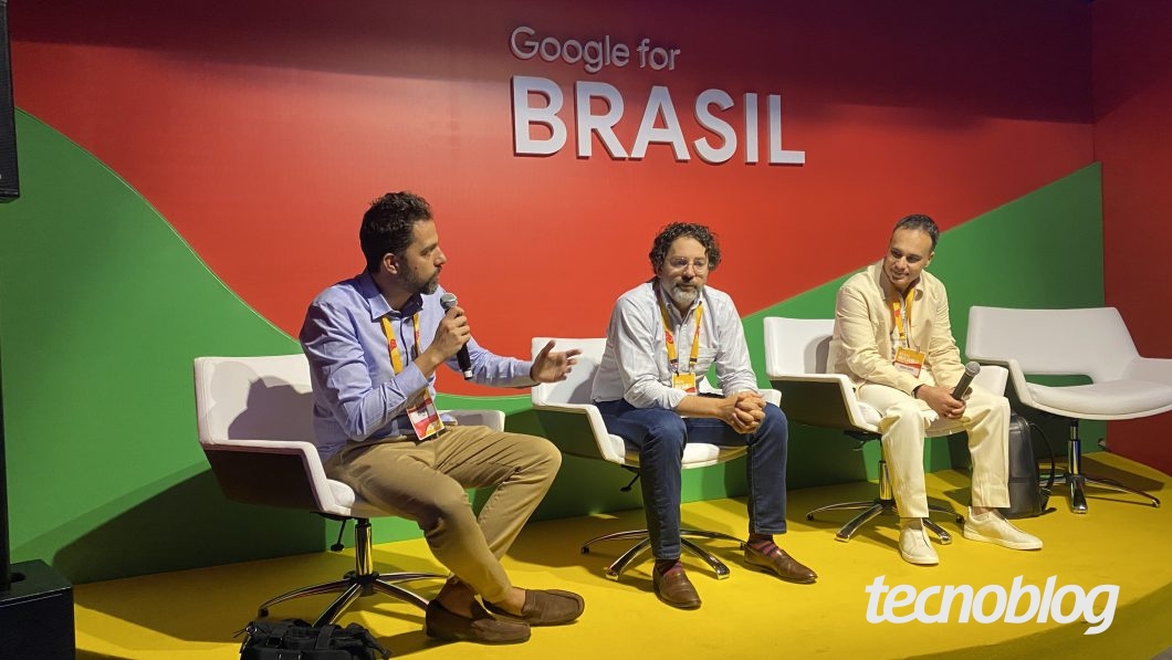 Painel de conversas do Google for Brasil 2024 com Alex Freire, diretor de engenharia para o Brasil, Royal Hansen, vice-presidente global de Engenharia em Privacidade, Proteção e Segurança do Google, e Bruno Pôssas, vice-presidente global de engenharia da Busca do Google