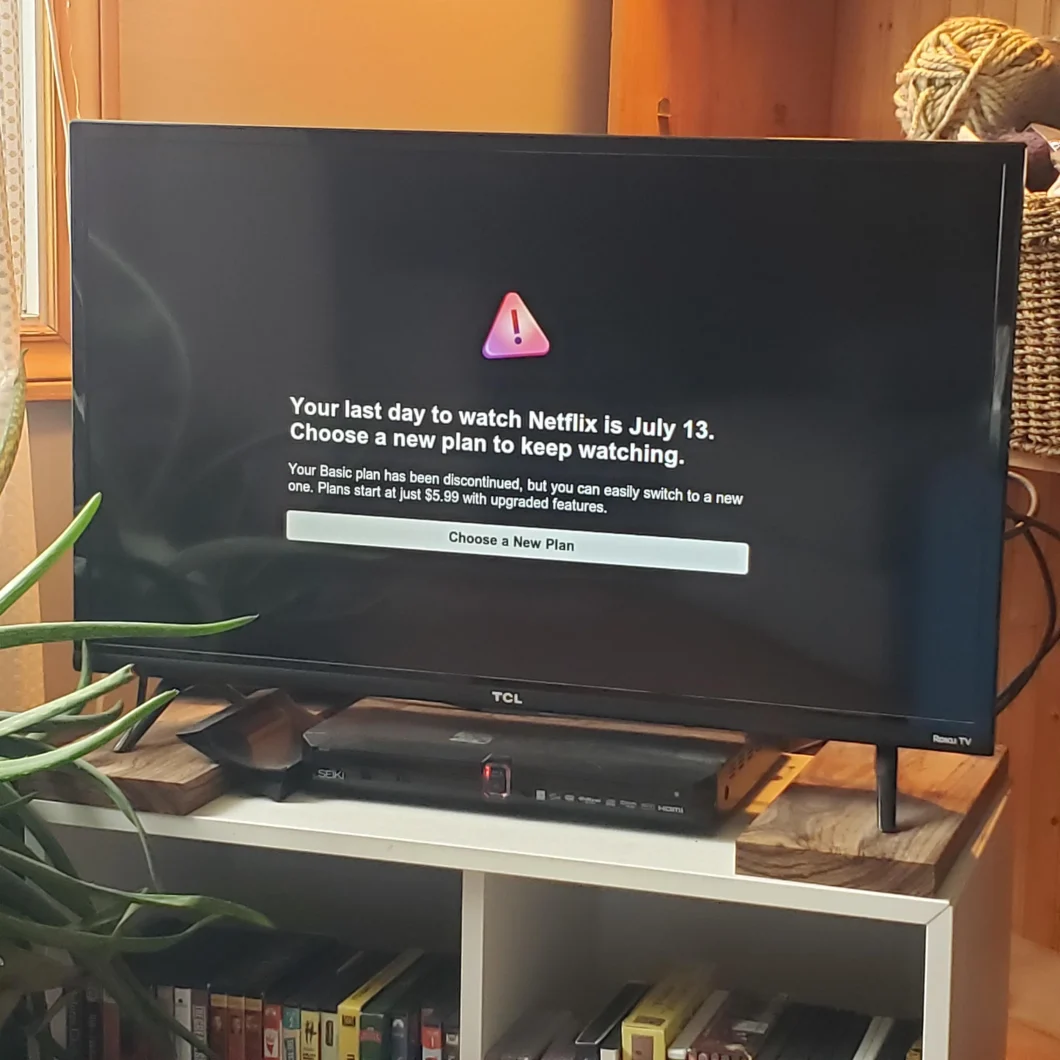TV com mensagem na tela