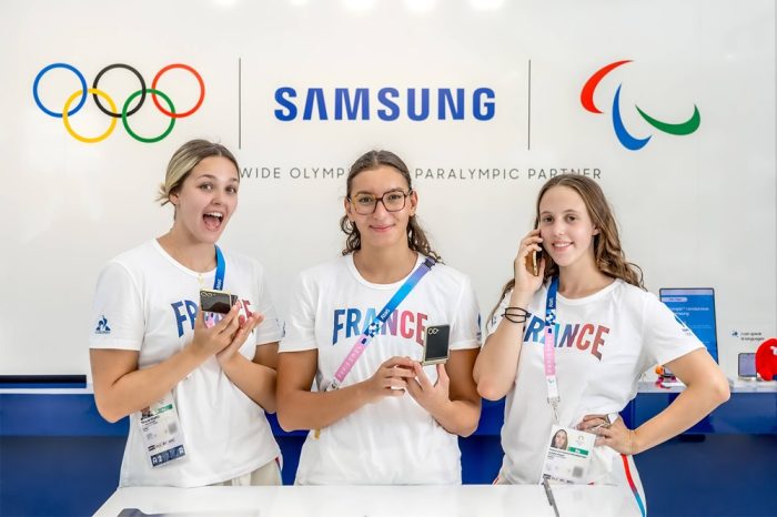 Galaxy Z Flip 6 Paris 2024 Olympic Edition entregue a atletas da França (imagem: divulgação/Samsung)