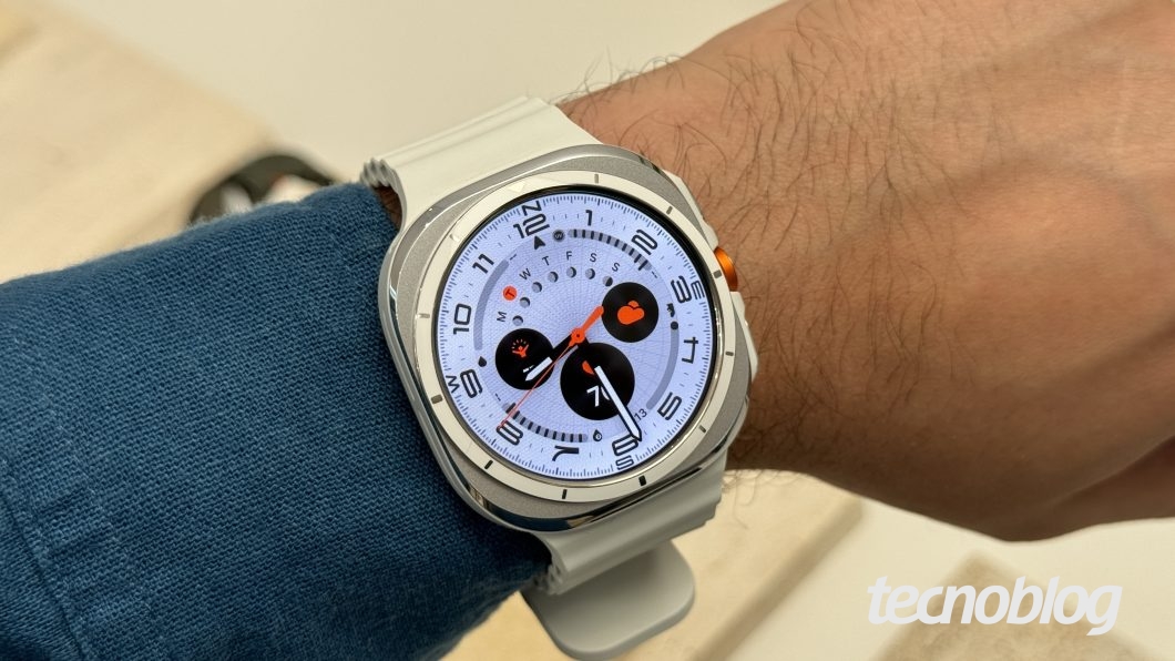 Galaxy Watch Ultra tem caixa de titânio e é resistente a condições extremas (Imagem: Thássius Veloso/Tecnoblog)