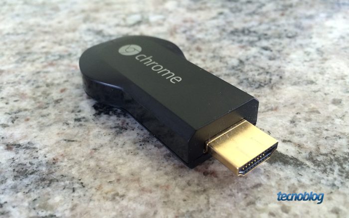 Chromecast de primeira geração (imagem: Paulo Higa/Tecnoblog)