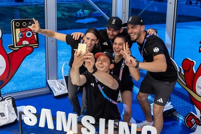 Galaxy Z Flip 6 Paris 2024 Olympic Edition entregue a atletas da Alemanha (imagem: divulgação/Samsung)