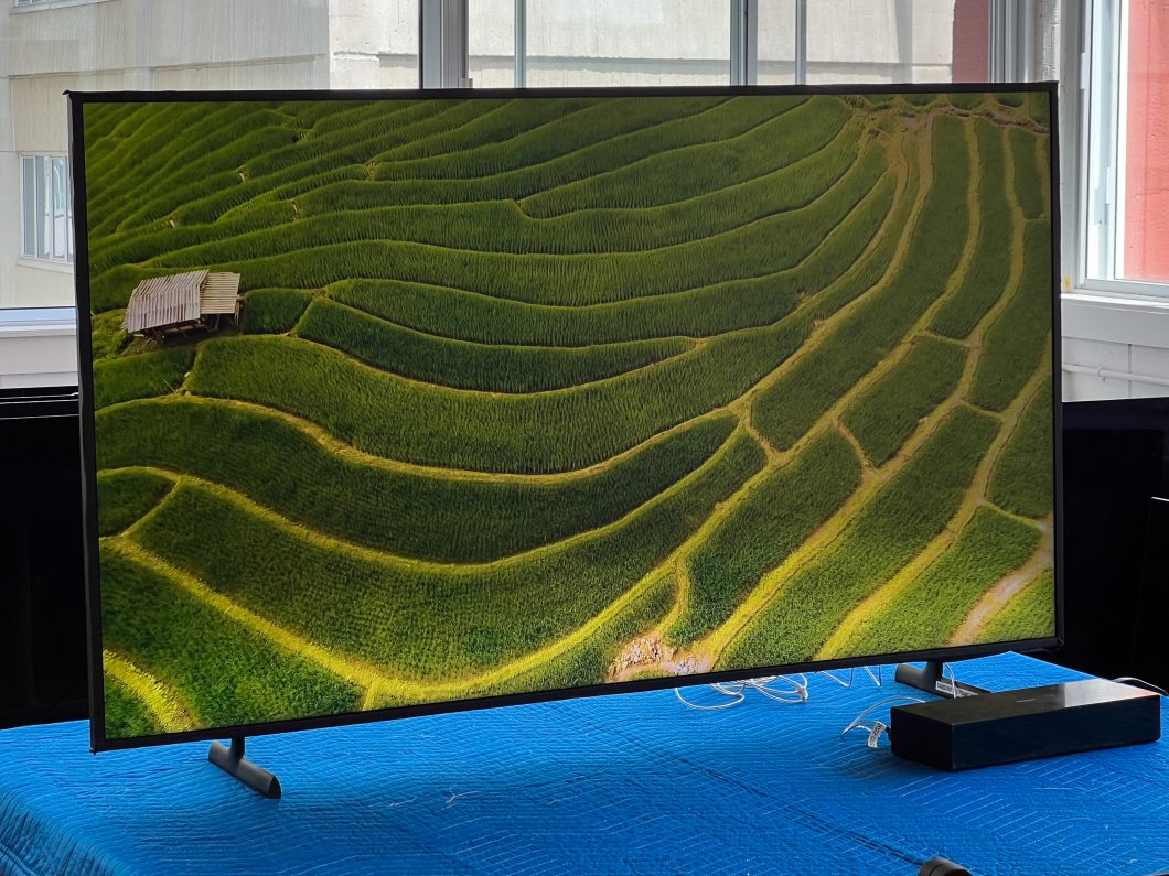 Iluminação não-uniforme tem TV LCD edge-li (Imagem: Reprodução/Rtings)