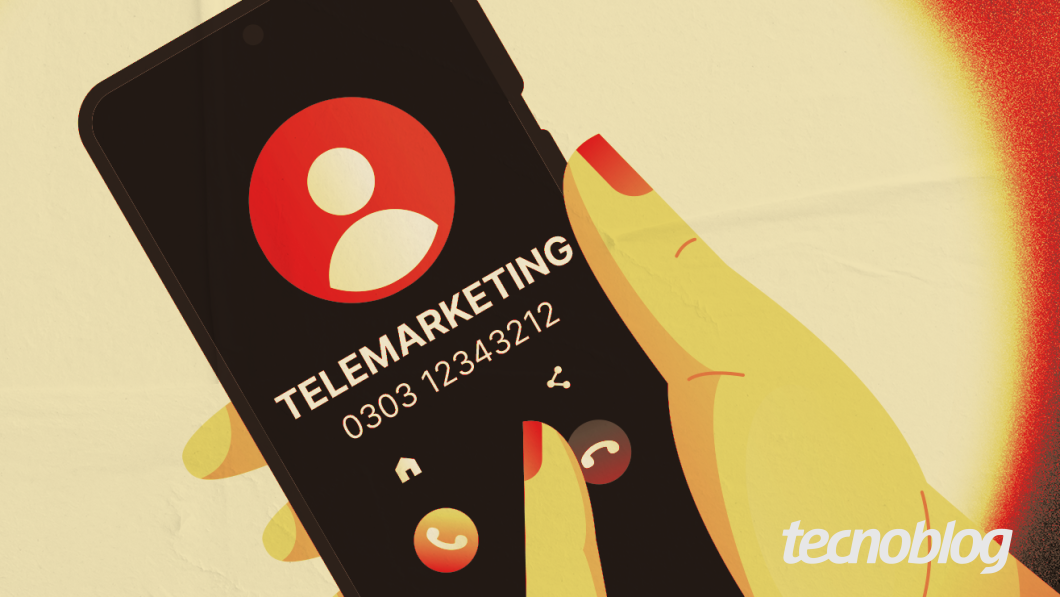 Ilustração de uma mão segurando um celular. Na tela aparece uma chamada identificada como "telemarketing".