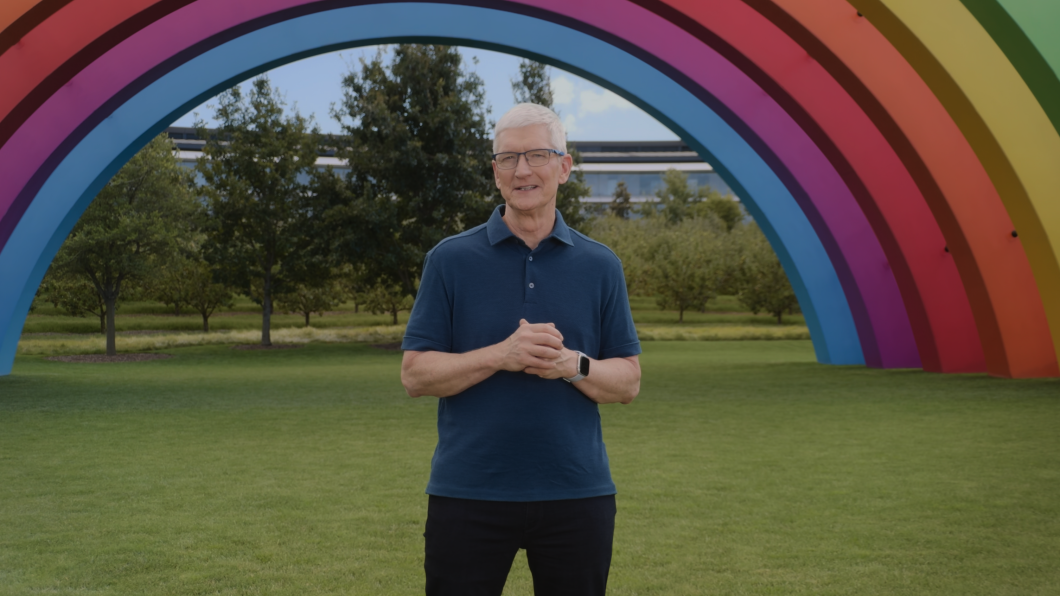 CEO Tim Cook dá início a evento da Apple (imagem: reprodução/Apple)