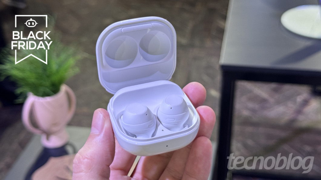 Galaxy Buds FE em promoção na Black Friday (Imagem: Thássius Veloso/Tecnoblog)