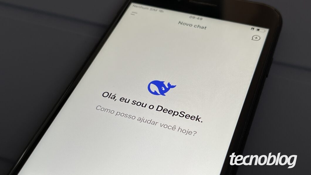 Tela inicial do DeepSeek no iPhone, com o texto: "Olá, eu sou o DeepSeek. Como posso ajudar você hoje?"