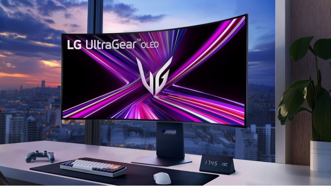 Imagem de monitor de 45 polegadas ultrawide com formato curvado