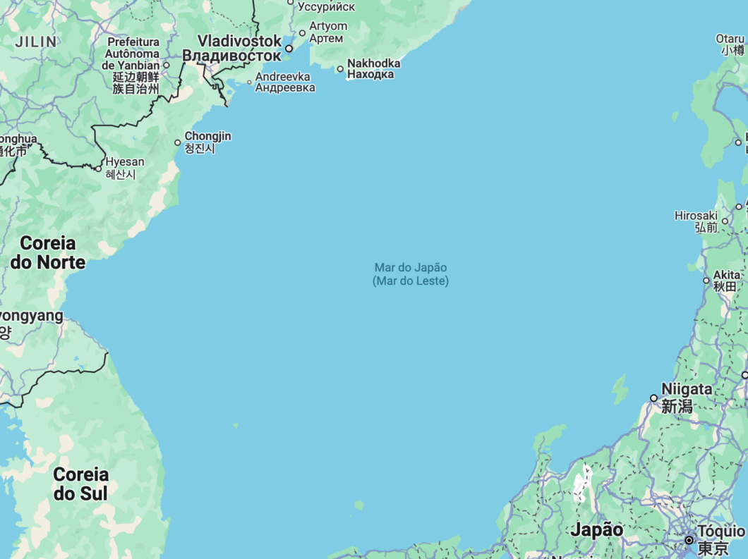 Imagem de mapa com um mar cercado por Japão, Coreia do Sul, Coreia do Norte e Rússia. Tem uma legenda "Mar do Japão" e, na linha de baixo, "Mar do Leste" entre parênteses