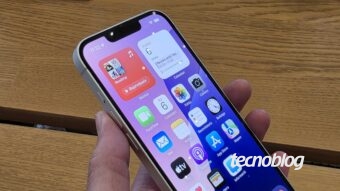 Rumores apontam para existência de um iPhone 17e, indicando que a Apple pode apresentar um aparelho menos caro meses depois da linha principal.