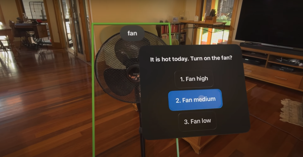 Imagem mostra a exibição da tela do Apple Vision Pro, controlando a velocidade de rotação de um ventilador.