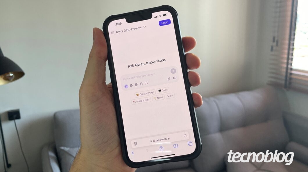 iPhone mostrando o Qwen Chat