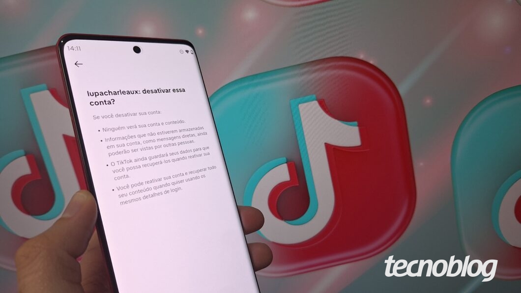 Imagem do de um celular exibido a tela de desativação da conta no TikTok
