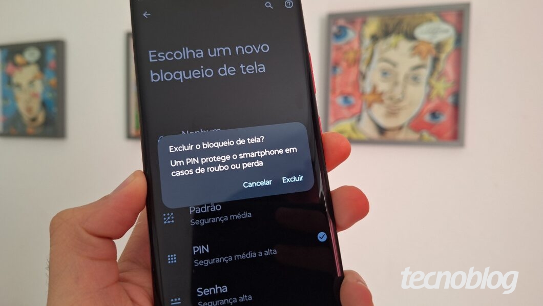 Celular mostra a opção para excluir o bloqueio de tela