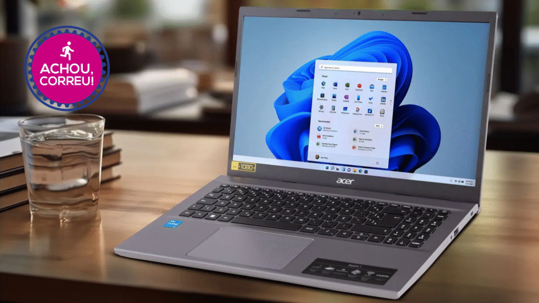 Notebook Acer Aspire 5 em cima da mesa
