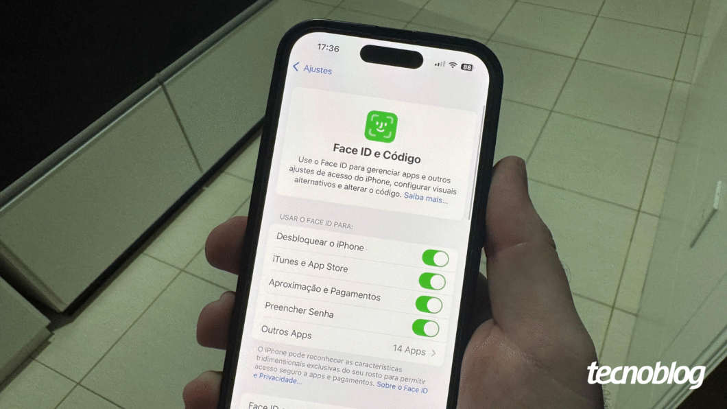 Tela do iPhone exibindo as configurações do Face ID com todas as opções de uso ativadas