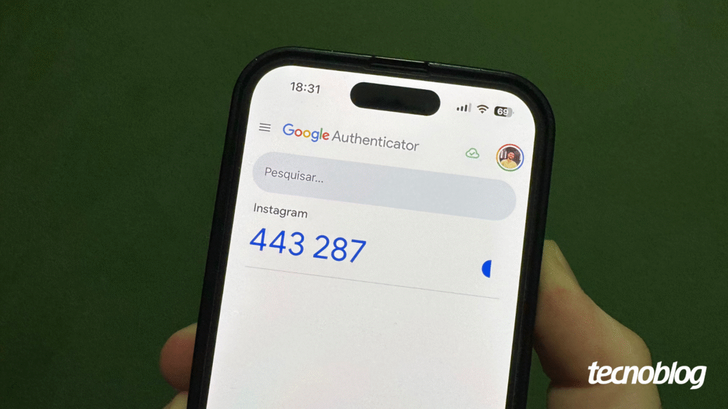 Tela do Google Authenticator mostrando código de verificação de 6 dígitos para o Instagram.