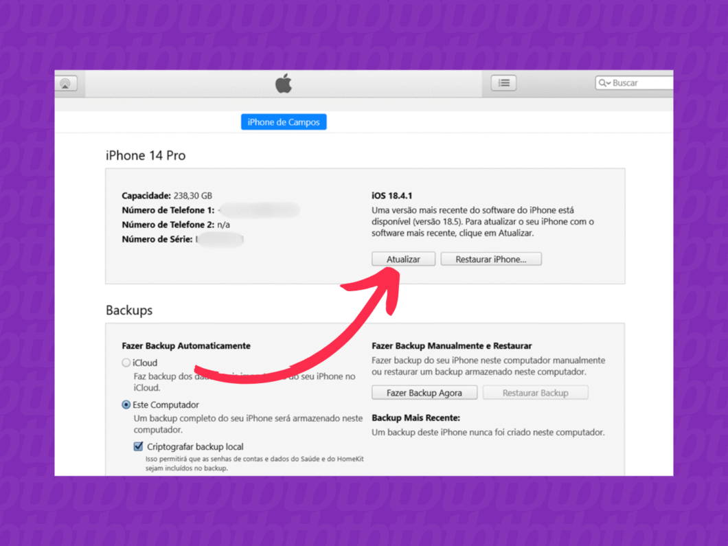 Tela de gerenciamento do iPhone no iTunes com botão “Atualizar” em destaque.