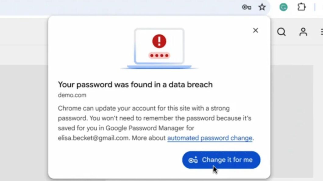 Captura de tela mostra uma janela pop-up do Google Chrome informando que "Sua senha foi encontrada em uma violação de dados". A mensagem sugere que o Chrome pode atualizar a conta para o site "demo.com" com uma senha forte, salva no Gerenciador de Senhas do Google.