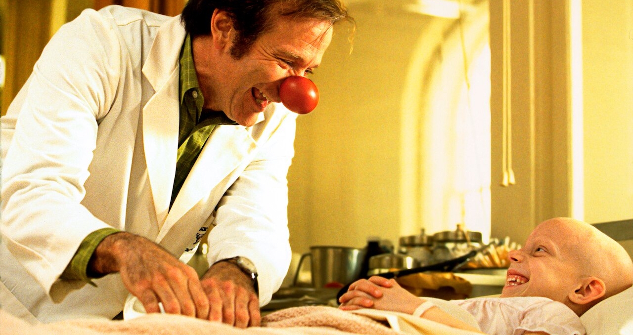 Robin Williams em Patch Adams: O Amor é Contagioso (imagem: reprodução)